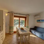 Fantastic Residenza Badus 1 Bedroomapart Sleeps 4 Possible Child Bed No0815 * Badesi