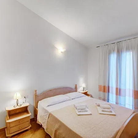 The Fantastic Residenza Badus One Bedroom Sleeps Four Child Num0815 Badesi