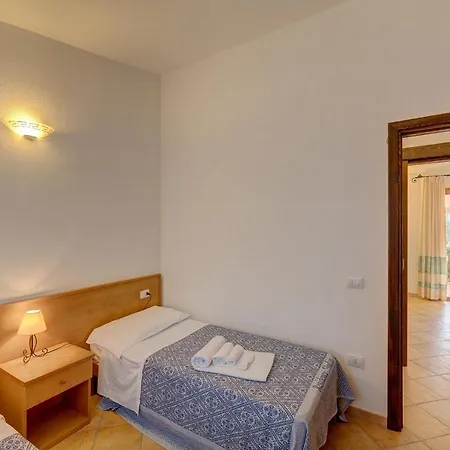 Fantastic Residenza Badus 1 Bedroomapart Sleeps 4 Possible Child Bed No0815 * Badesi