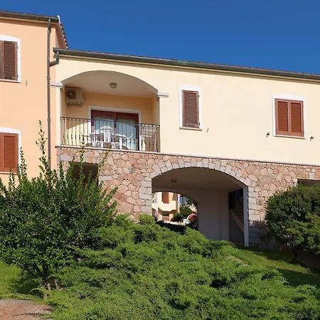 Fantastic Residenza Badus 1 Bedroomapart Sleeps 4 Possible Child Bed No0815 Apartman