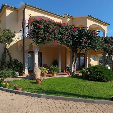 Apartman Fantastic Residenza Badus 1 Bedroomapart Sleeps 4 Possible Child Bed No0815