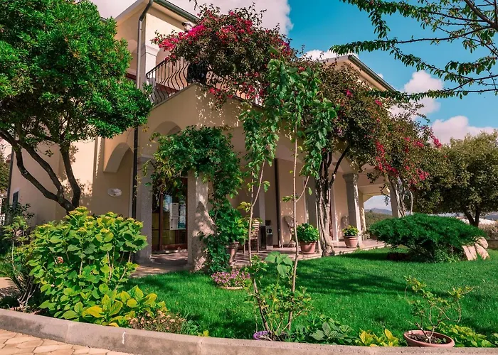 Fantastic Residenza Badus 1 Bedroomapart Sleeps 4 Possible Child Bed No0815 *